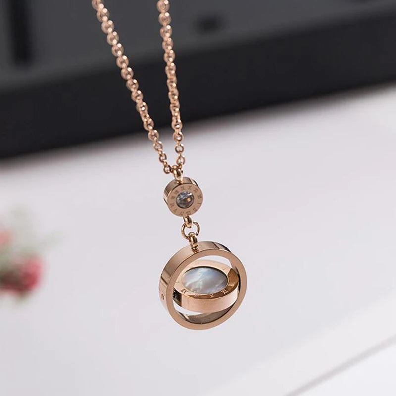 Stainless Steel Double Circle Roman Numeral Necklace For Women Turnable Black White Shell Pendent Necklace Jewelry Party.