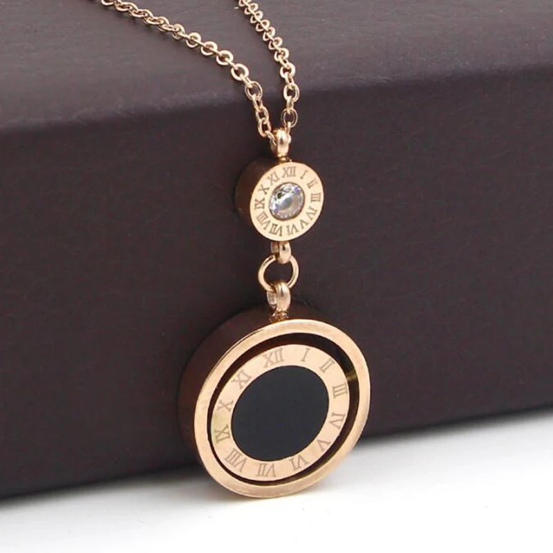 Stainless Steel Double Circle Roman Numeral Necklace For Women Turnable Black White Shell Pendent Necklace Jewelry Party.